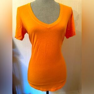 ARITZIA PEACH V NECK SIZE : MEDIUM